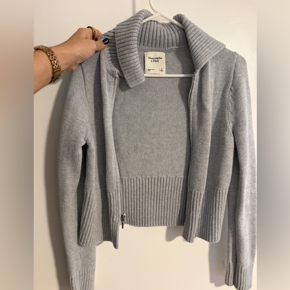 Abercrombie & Fitch Women's Light Gray Cardigan